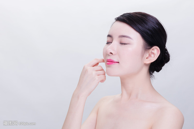 晨昏焕颜 融合护肤与养生的美女日常仪式